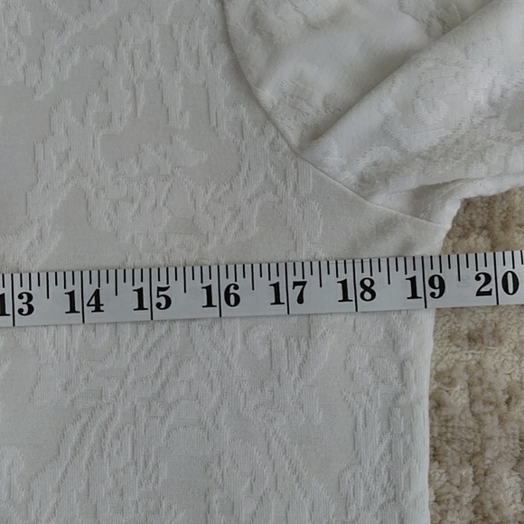 Rose + Olive Pleated Short Sleeve Top M White Pattern - Picture 15 of 16